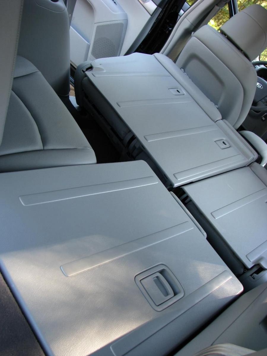  Kia Borrego 2009 года  (фото 26 из 345)